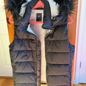 GAP black Puffer Vest with zip off Faux Fur Trim